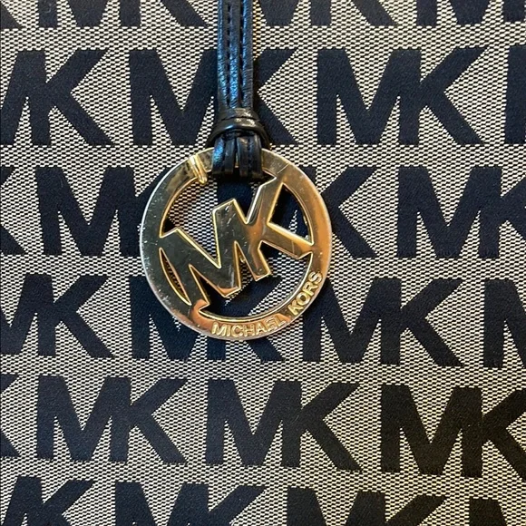 Michael Kors Tote Bag - Picture 4 of 7